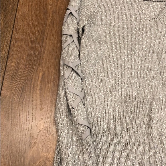 Rock and Republic Gray Ribbon Sweater Size M - Picture 4 of 6
